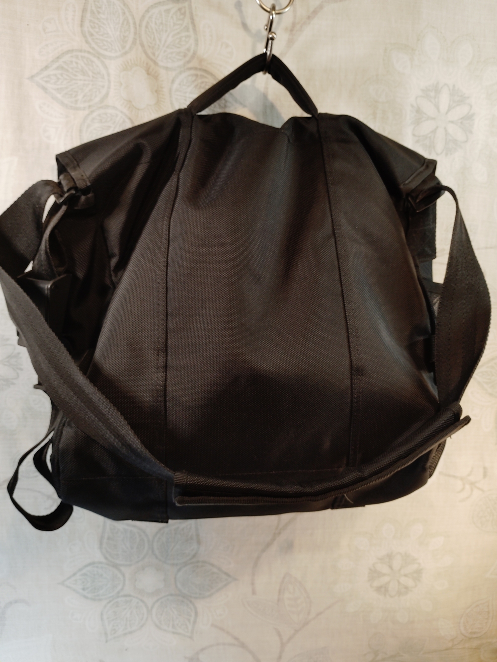 GAP  Large Black Nylon Messenger/ Laptop Bag - Picture 5 of 10